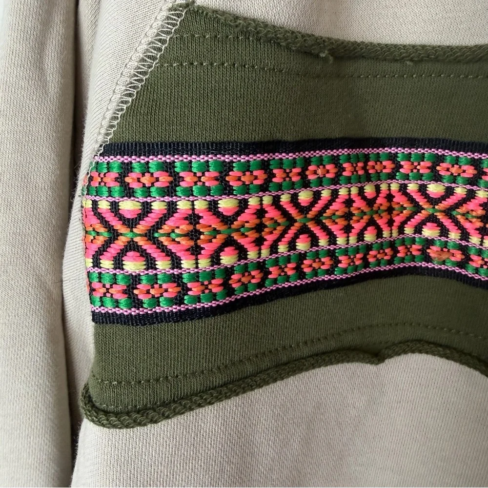 NATURAL LIFE Embroidered Taupe Crew Neck Sweatshirt L/XL